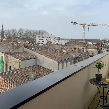 Dernier étage, Balcon, Parking Gratuit ! Appartement *